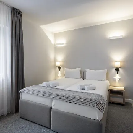 Hotel Eden Grand 3*